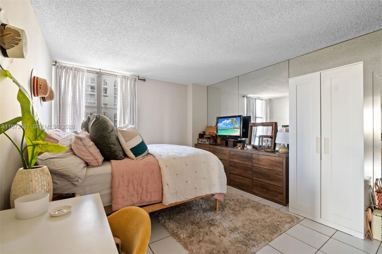 2555 Collins Ave, Unit 1002, Miami Beach, FL 33140 Photo