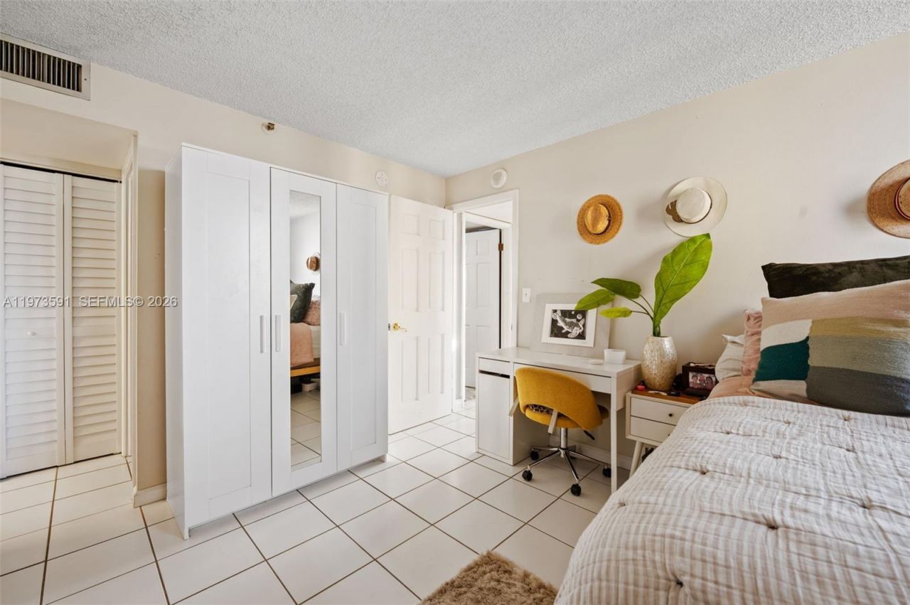 2555 Collins Ave, Unit 1002, Miami Beach, FL 33140 Photo
