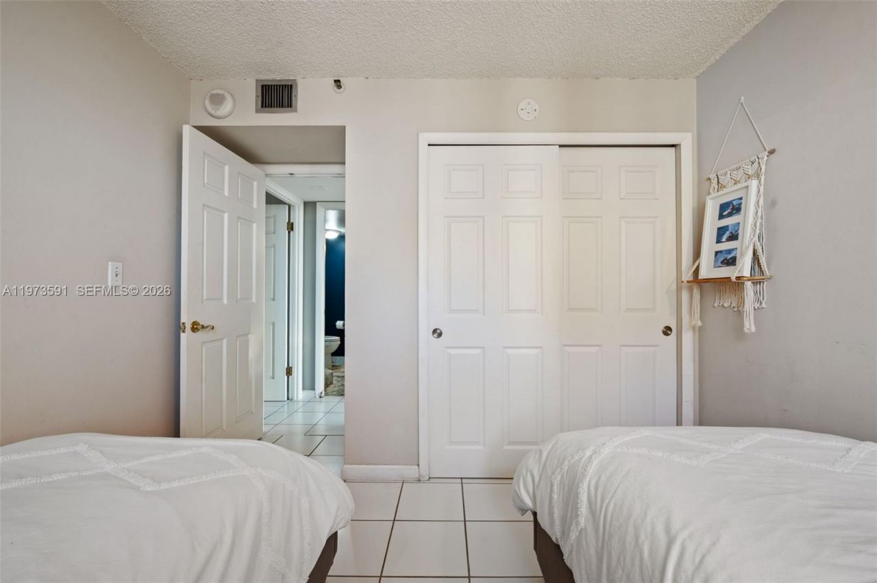 2555 Collins Ave, Unit 1002, Miami Beach, FL 33140 Photo