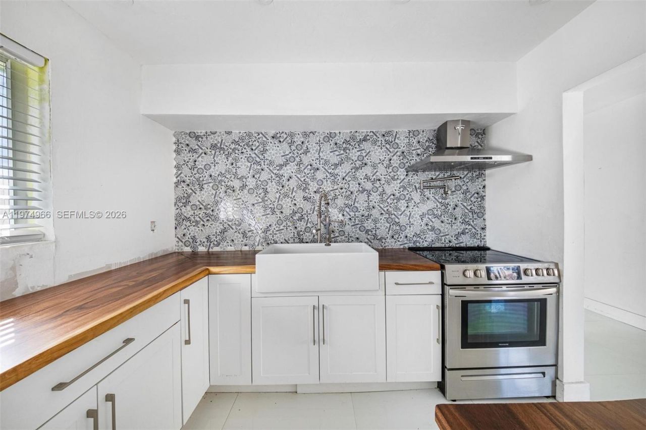 276 NW 40th St , Miami, FL 33127 Photo