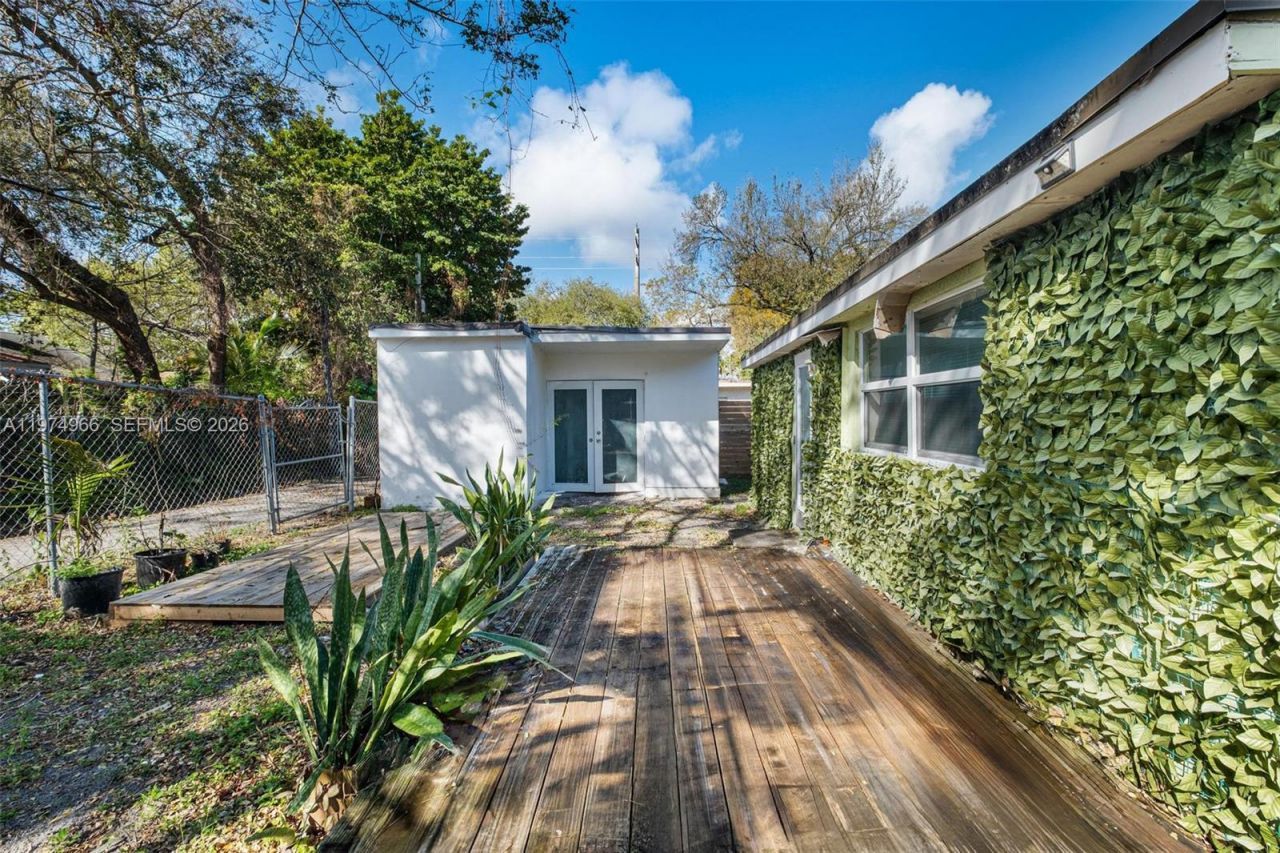 276 NW 40th St , Miami, FL 33127 Photo