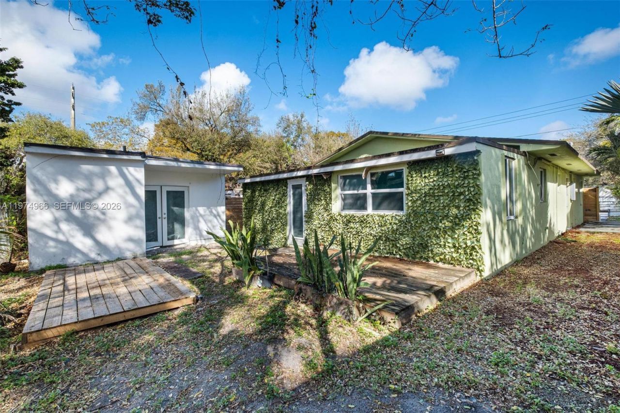 276 NW 40th St , Miami, FL 33127 Photo