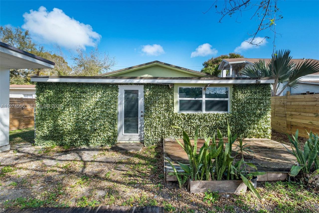 276 NW 40th St , Miami, FL 33127 Photo