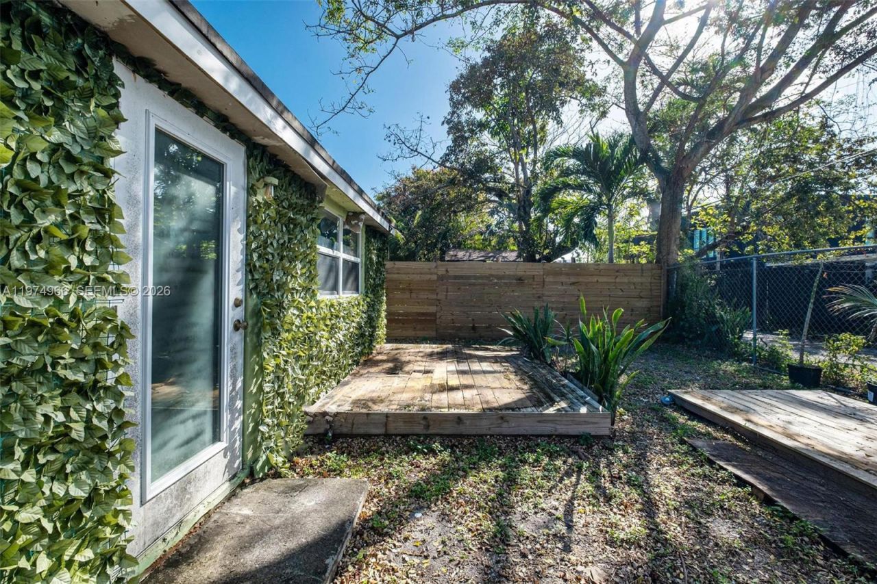 276 NW 40th St , Miami, FL 33127 Photo