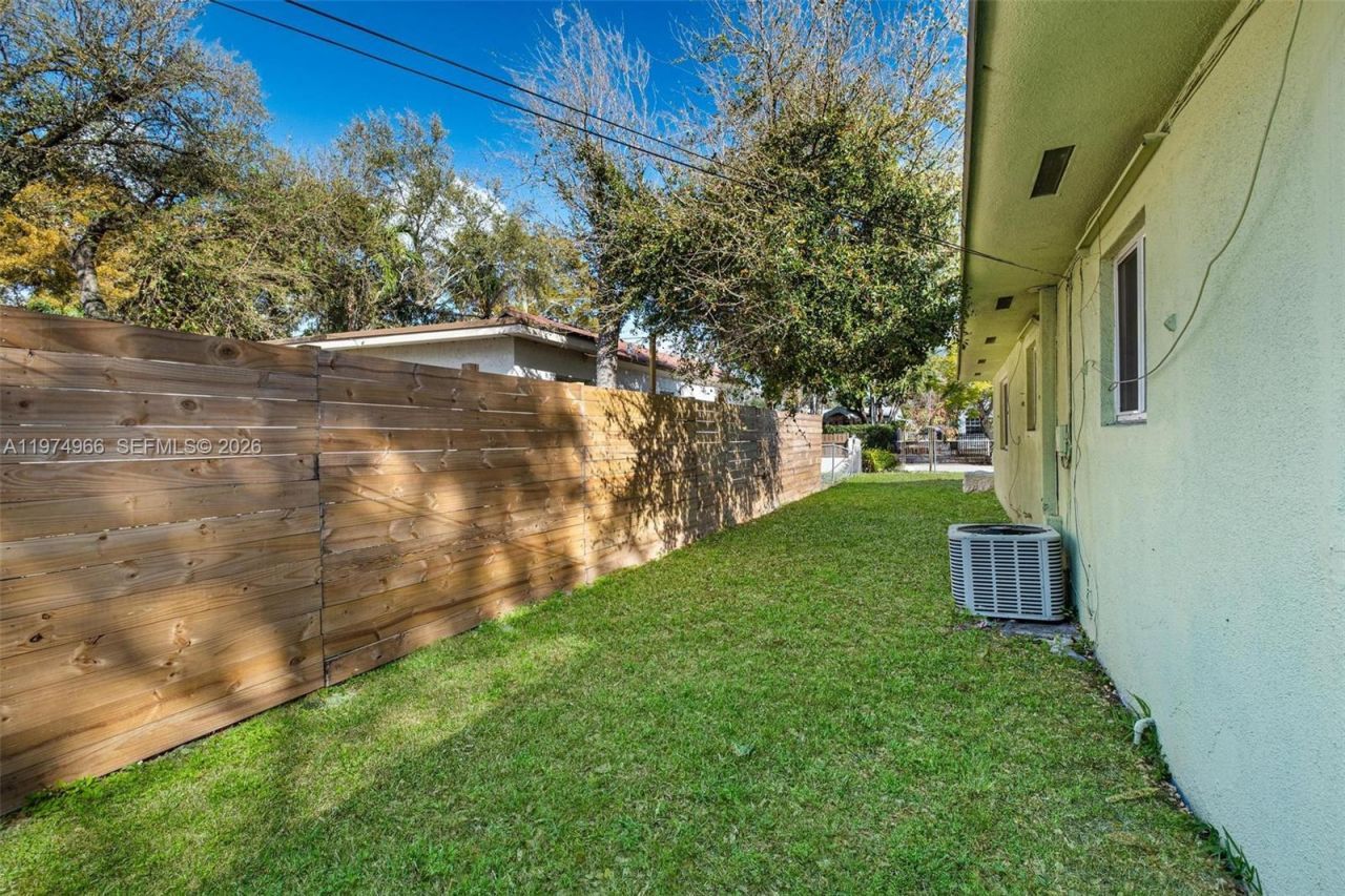 276 NW 40th St , Miami, FL 33127 Photo
