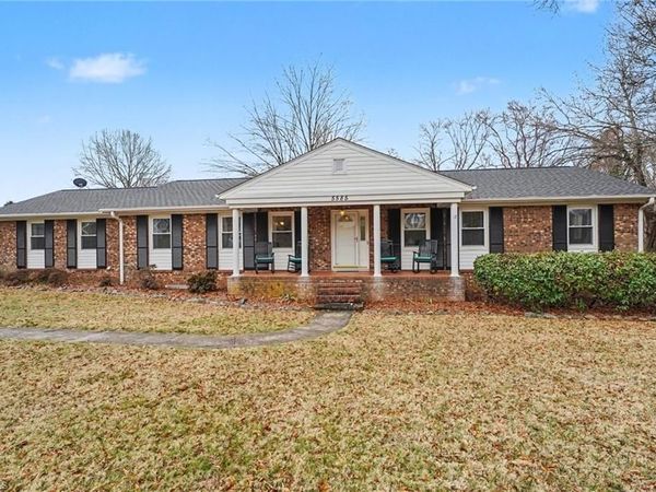 5585 Kane Drive, Pfafftown, NC 27040