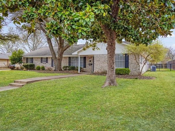 1910 Nancy Lea Drive, Bonham, TX 75418