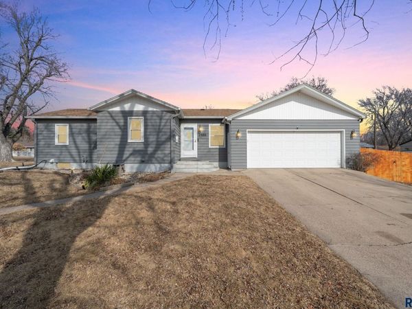 2900 E 21st St, Sioux Falls, SD 57103