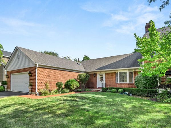 7 Douglas Drive , Sugar Grove, IL 60554