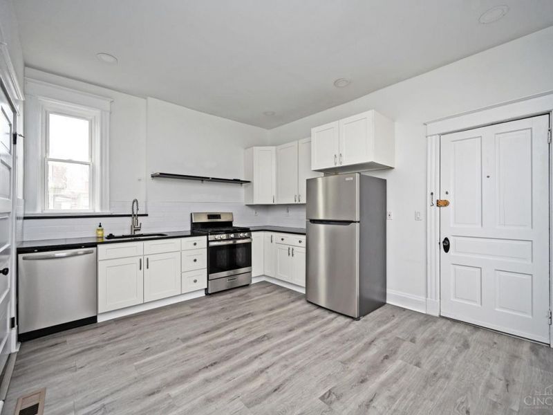 3914 S Madison Avenue, Cincinnati, OH 45212 Photo 2