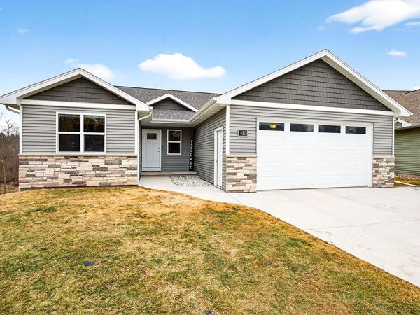 537 GOLF SIDE COURT, Hortonville, WI 54944