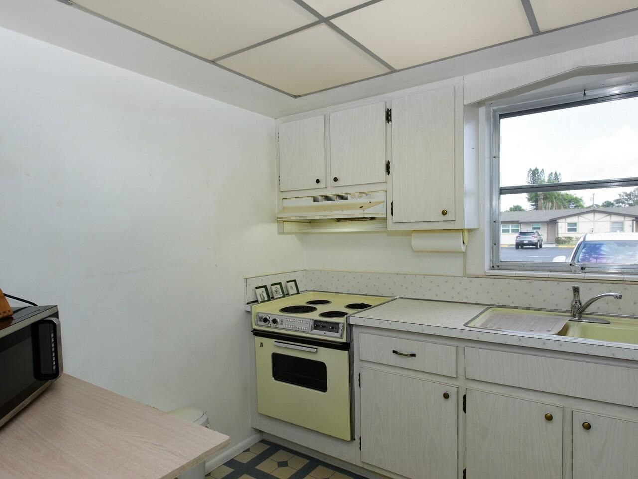 2789 Ashley Drive W, Unit B, West Palm Beach, FL 33415 Photo