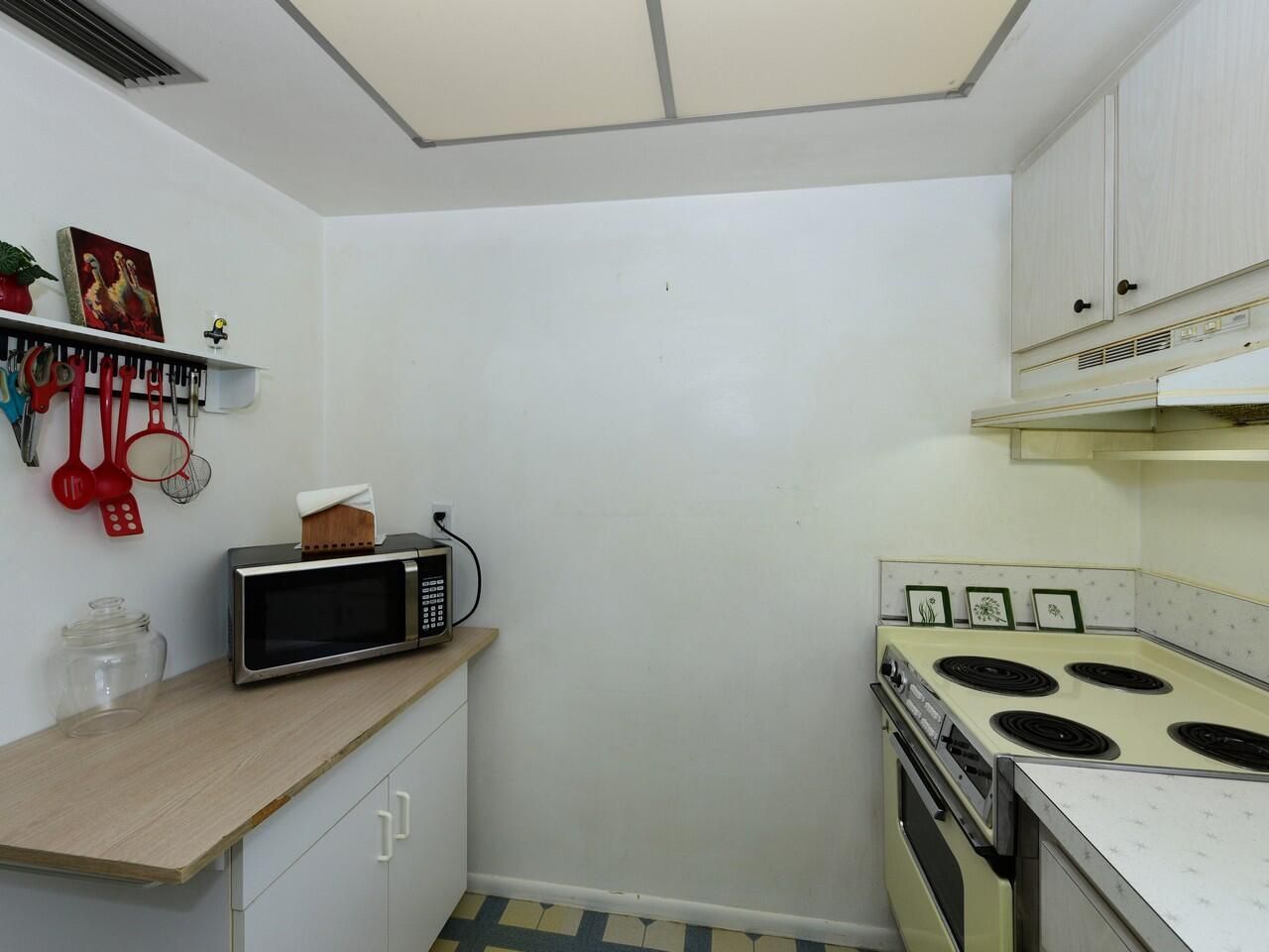 2789 Ashley Drive W, Unit B, West Palm Beach, FL 33415 Photo