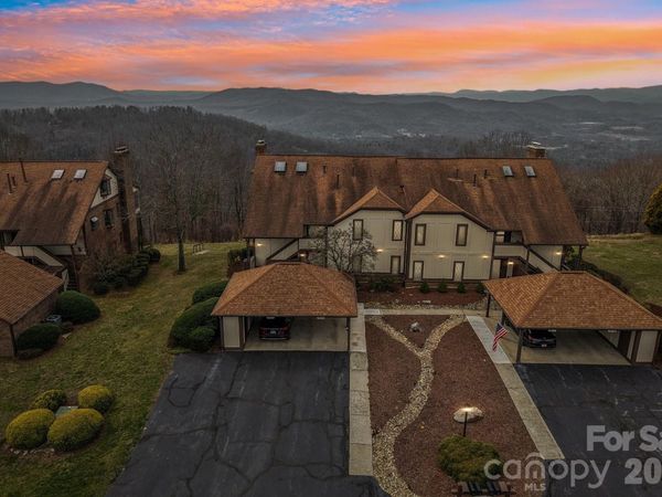 1601 Fleetwood Plaza, Hendersonville, NC 28739