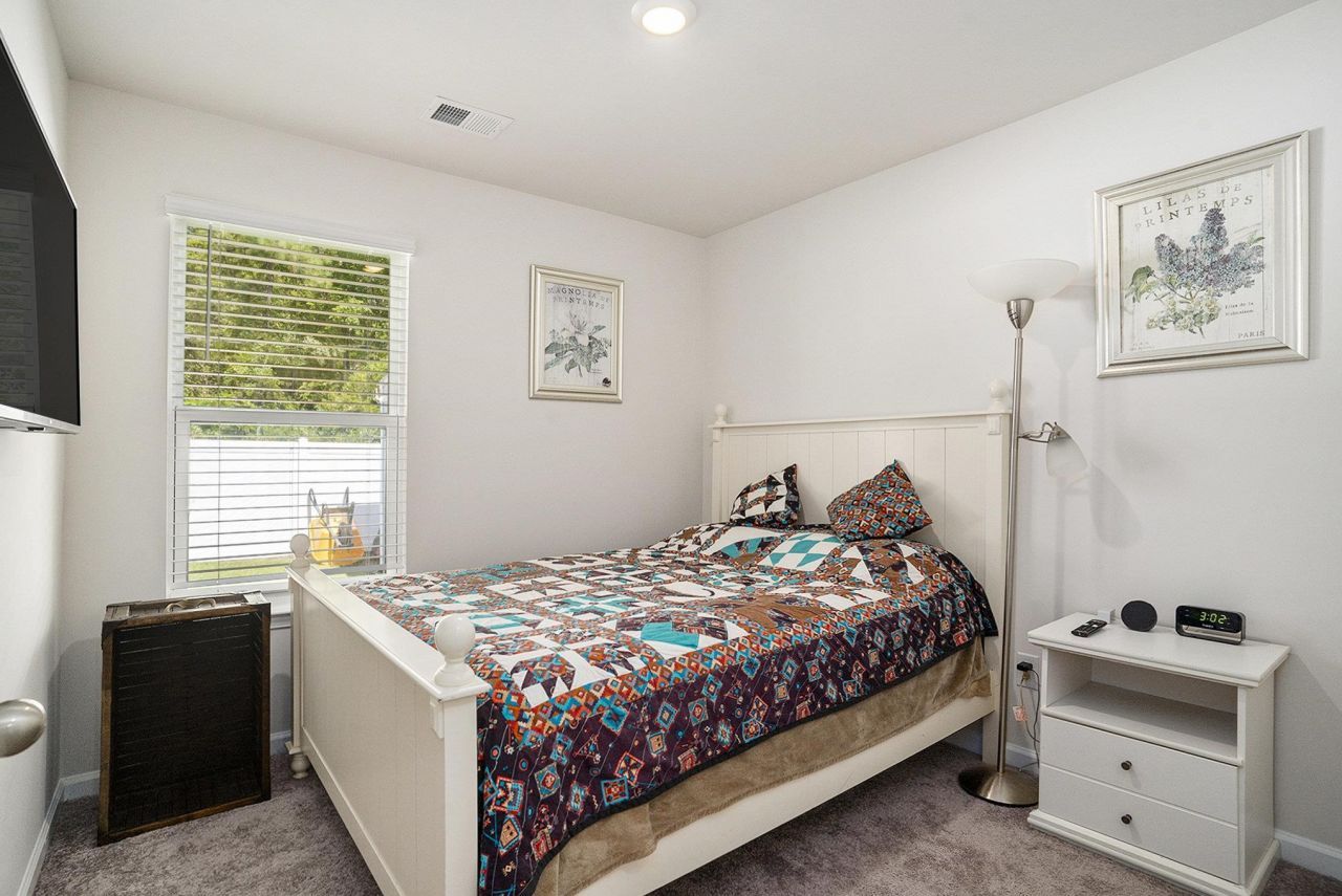 488 Samara Dr. Photo 12