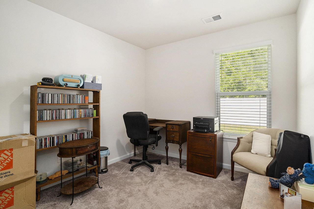 488 Samara Dr. Photo 13