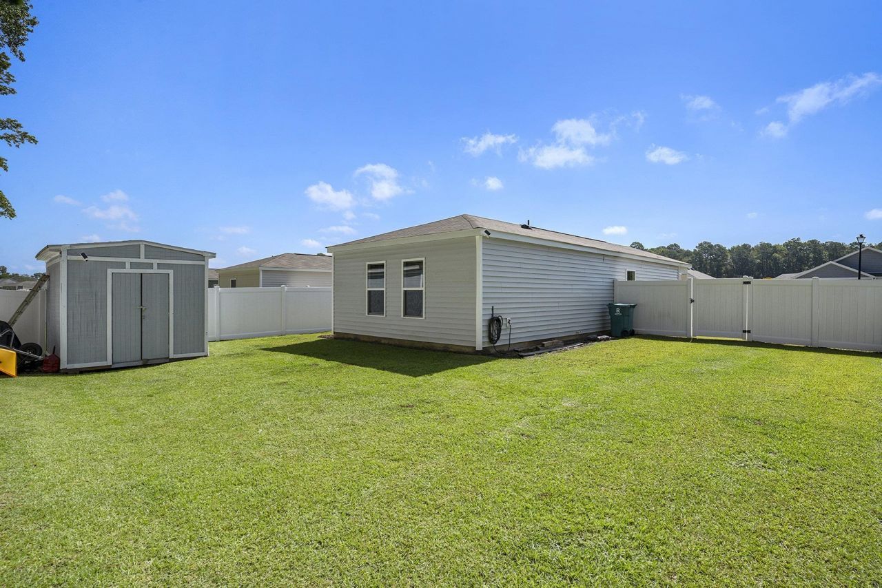 488 Samara Dr. Photo 17