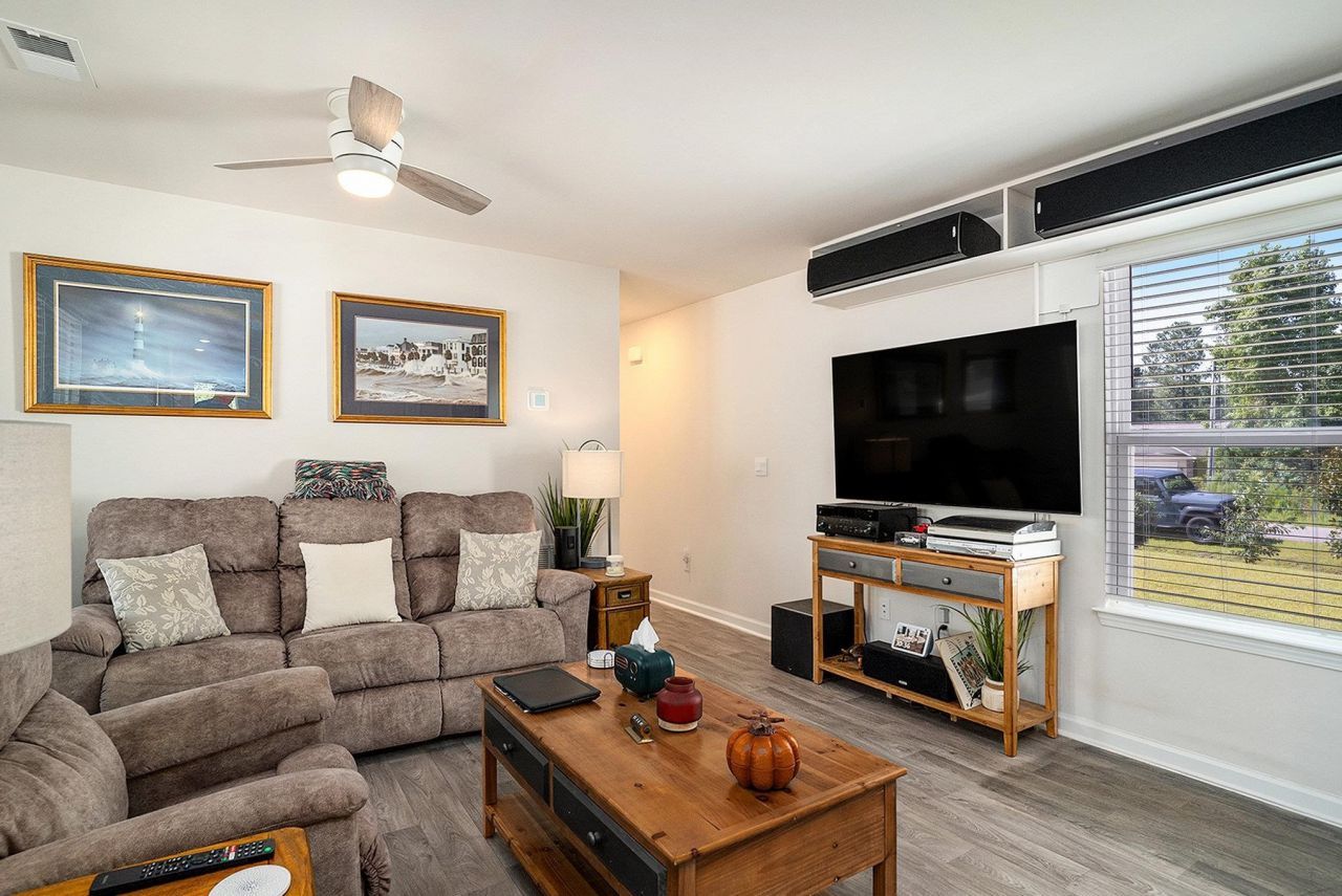 488 Samara Dr. Photo 5