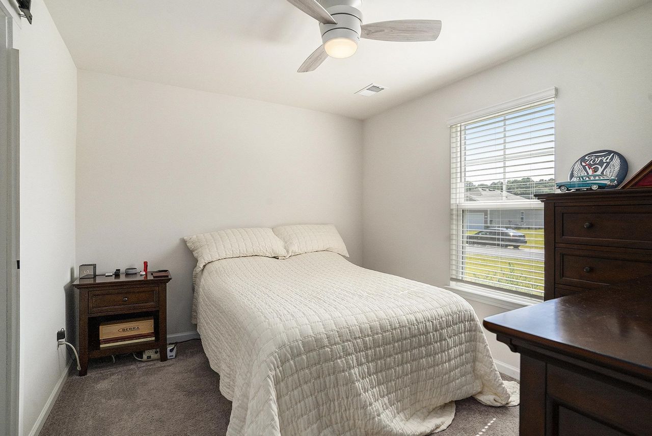 488 Samara Dr. Photo 9