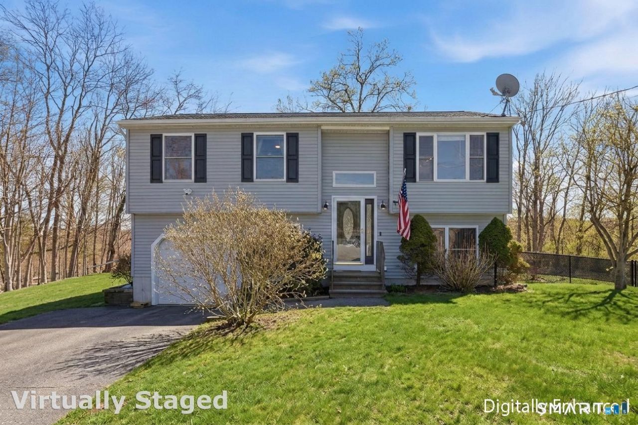 17 Vine, Putnam, CT 06260 Main Photo