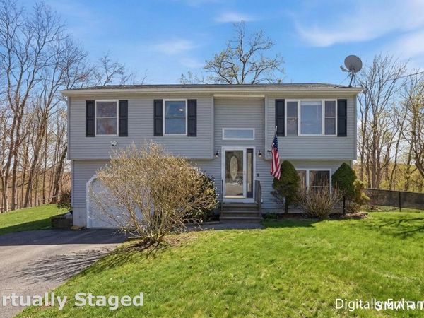 17 Vine, Putnam, CT 06260