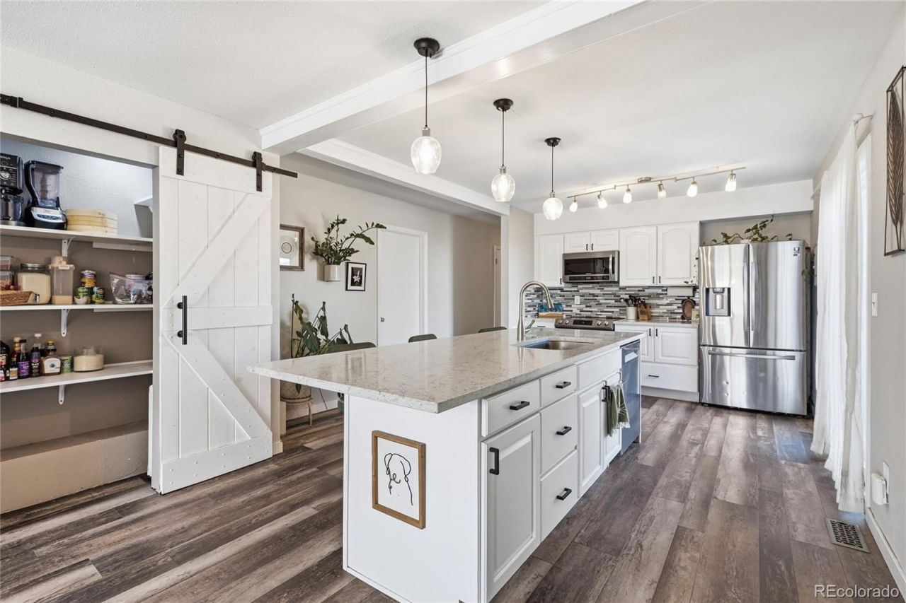 1090 S Newark Street, Aurora, CO 80012 Main Photo