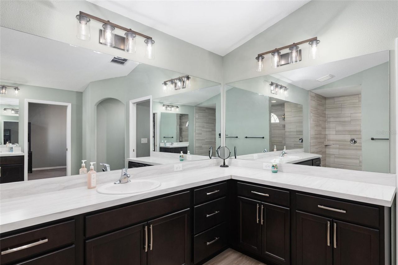 7015 NE 61st Avenue Road , Silver Springs, FL 34488 Photo