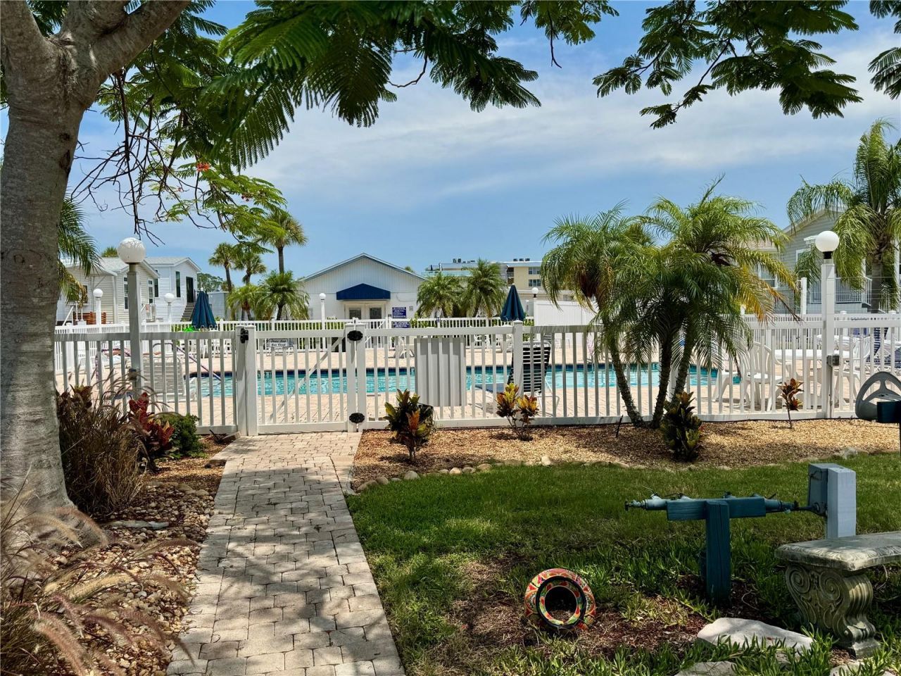 3710 Gulf Of Mexico Drive, Unit F2, Longboat Key, FL 34228 Photo