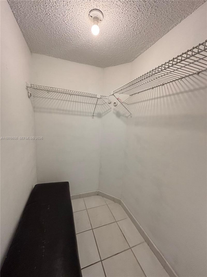 13701 Kendale Lakes Cir , Unit B-403, Miami, FL 33183 Photo