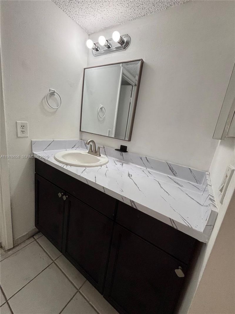 13701 Kendale Lakes Cir , Unit B-403, Miami, FL 33183 Photo