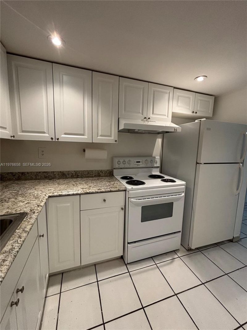 13701 Kendale Lakes Cir , Unit B-403, Miami, FL 33183 Photo