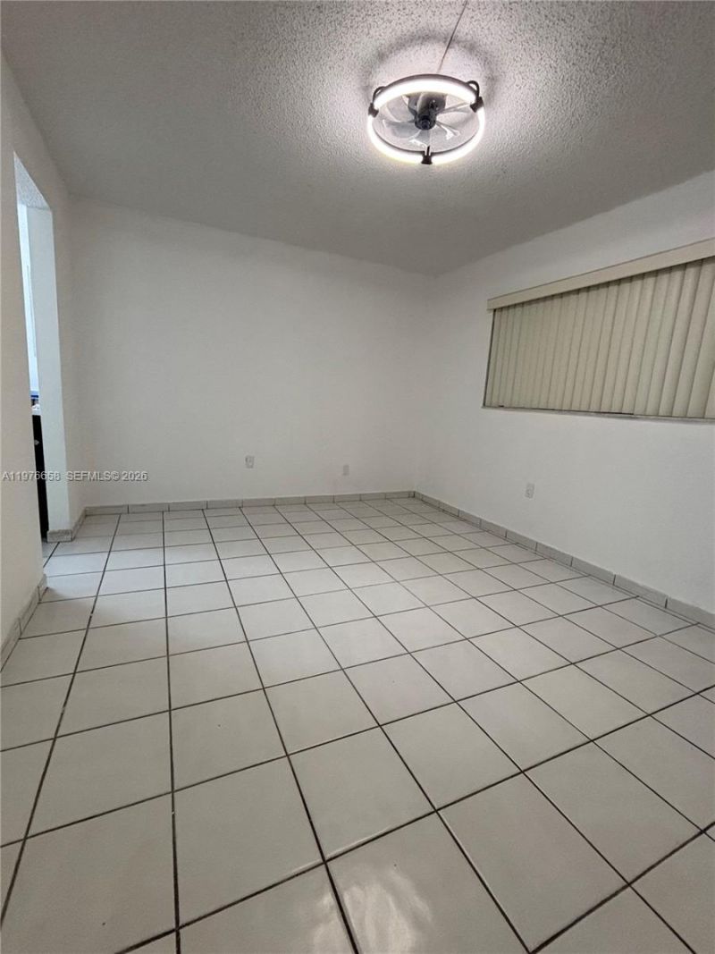 13701 Kendale Lakes Cir , Unit B-403, Miami, FL 33183 Photo
