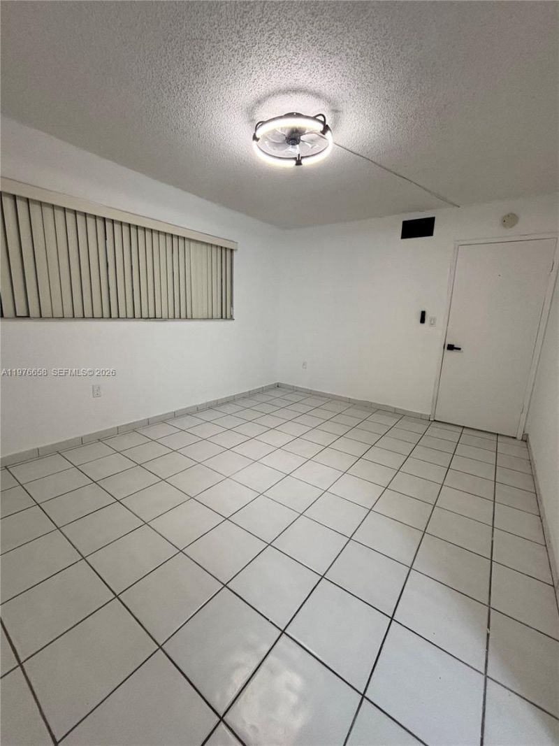 13701 Kendale Lakes Cir , Unit B-403, Miami, FL 33183 Photo