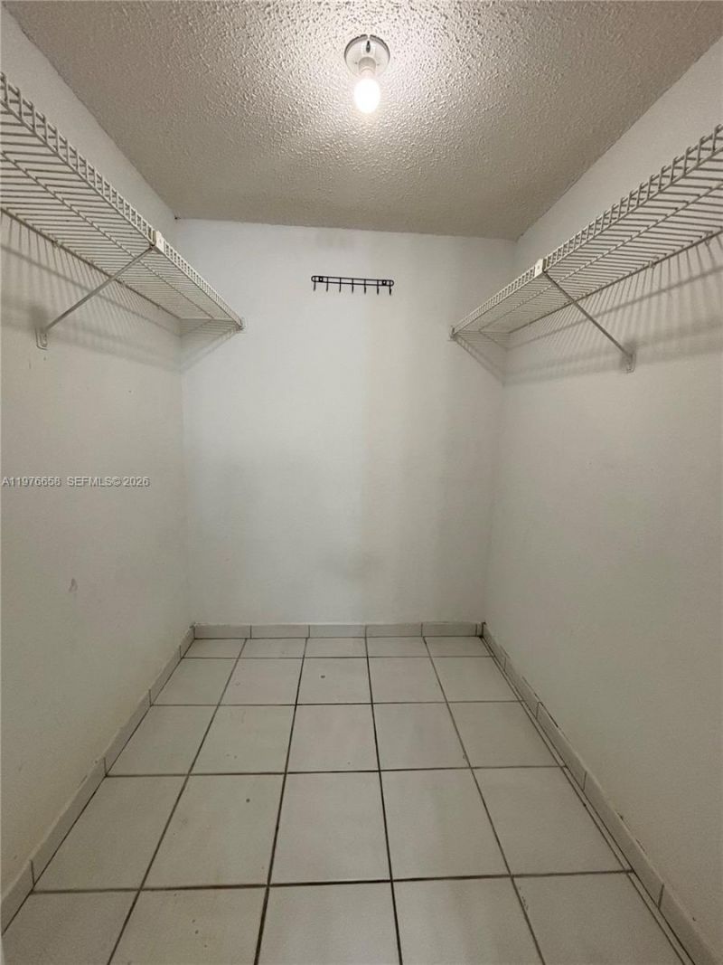 13701 Kendale Lakes Cir , Unit B-403, Miami, FL 33183 Photo