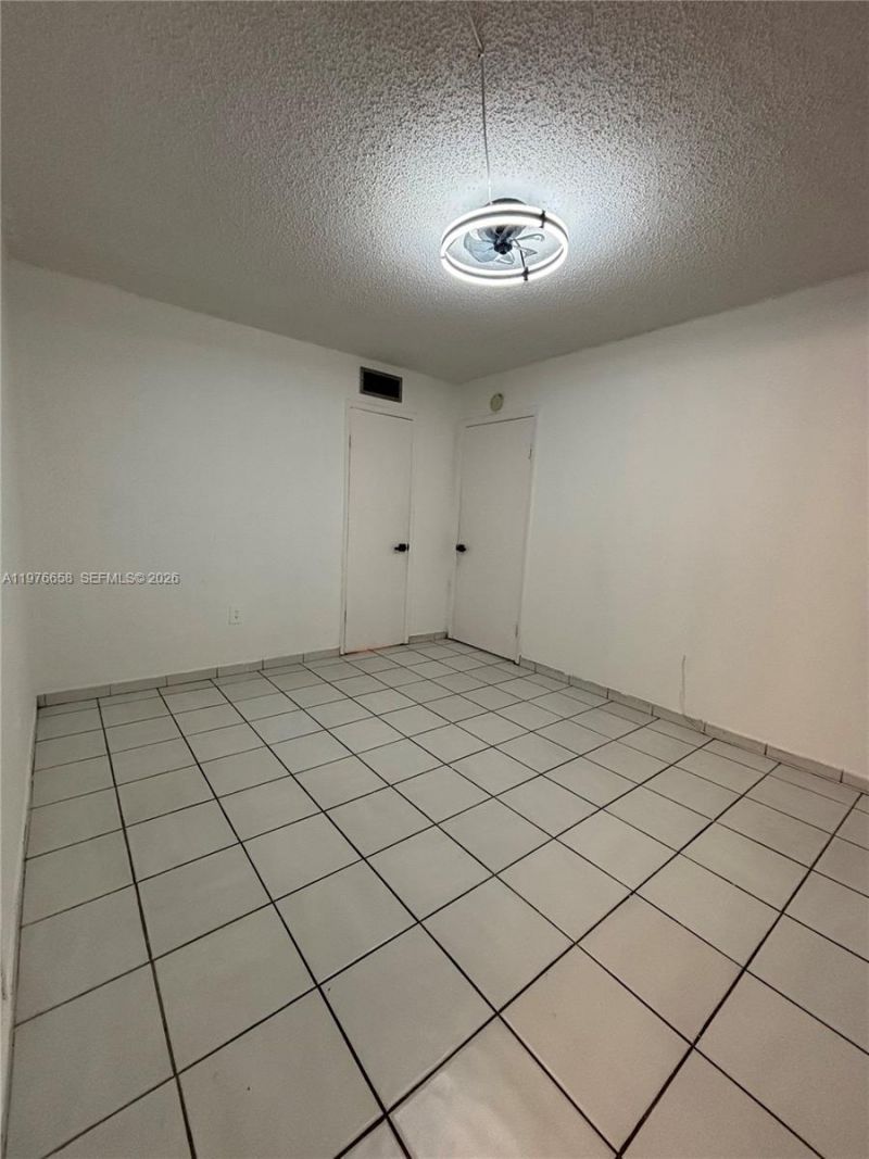 13701 Kendale Lakes Cir , Unit B-403, Miami, FL 33183 Photo