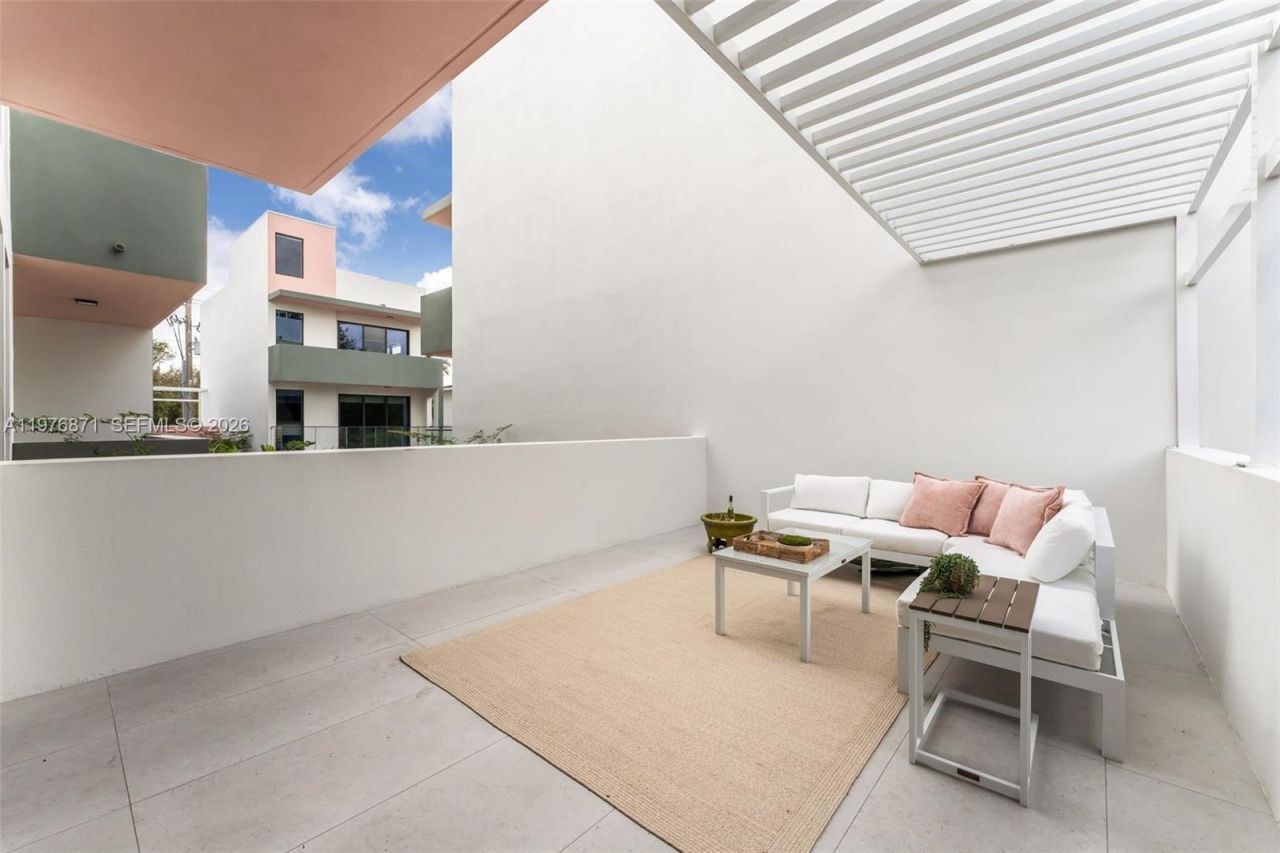 721 SW 11th Street, Unit F, Miami, FL 33129 Photo