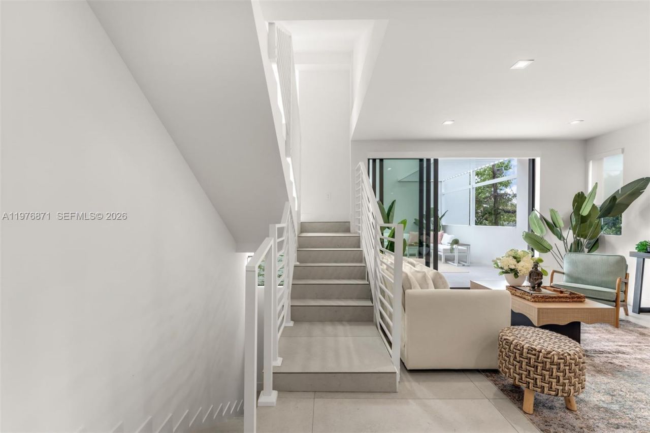 721 SW 11th Street, Unit F, Miami, FL 33129 Photo