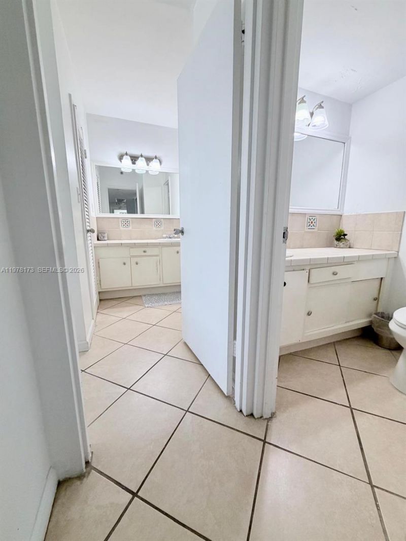 100 Lincoln Rd, Unit 441, Miami Beach, FL 33139 Photo