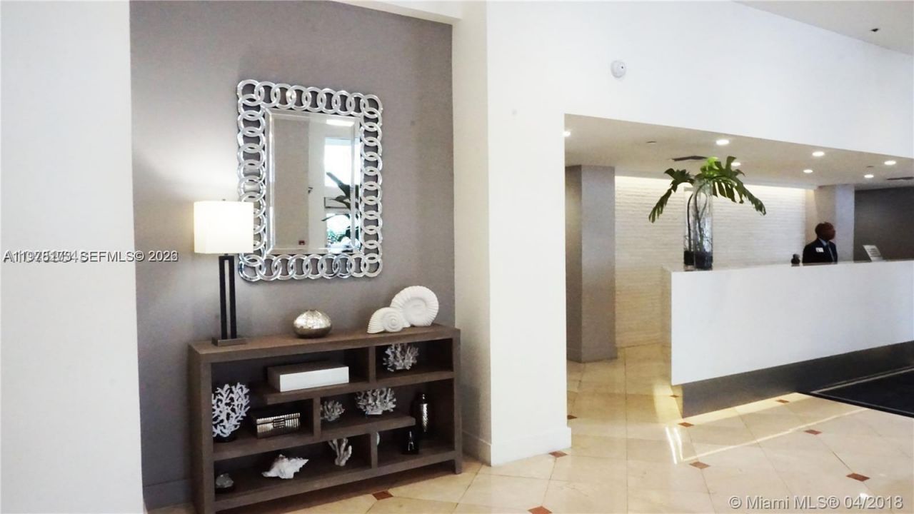 100 Lincoln Rd, Unit 441, Miami Beach, FL 33139 Photo