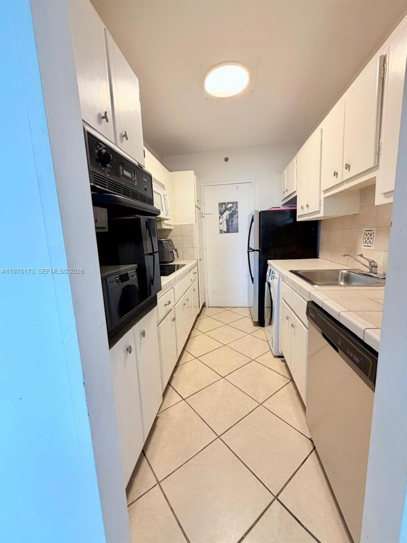 100 Lincoln Rd, Unit 441, Miami Beach, FL 33139 Photo