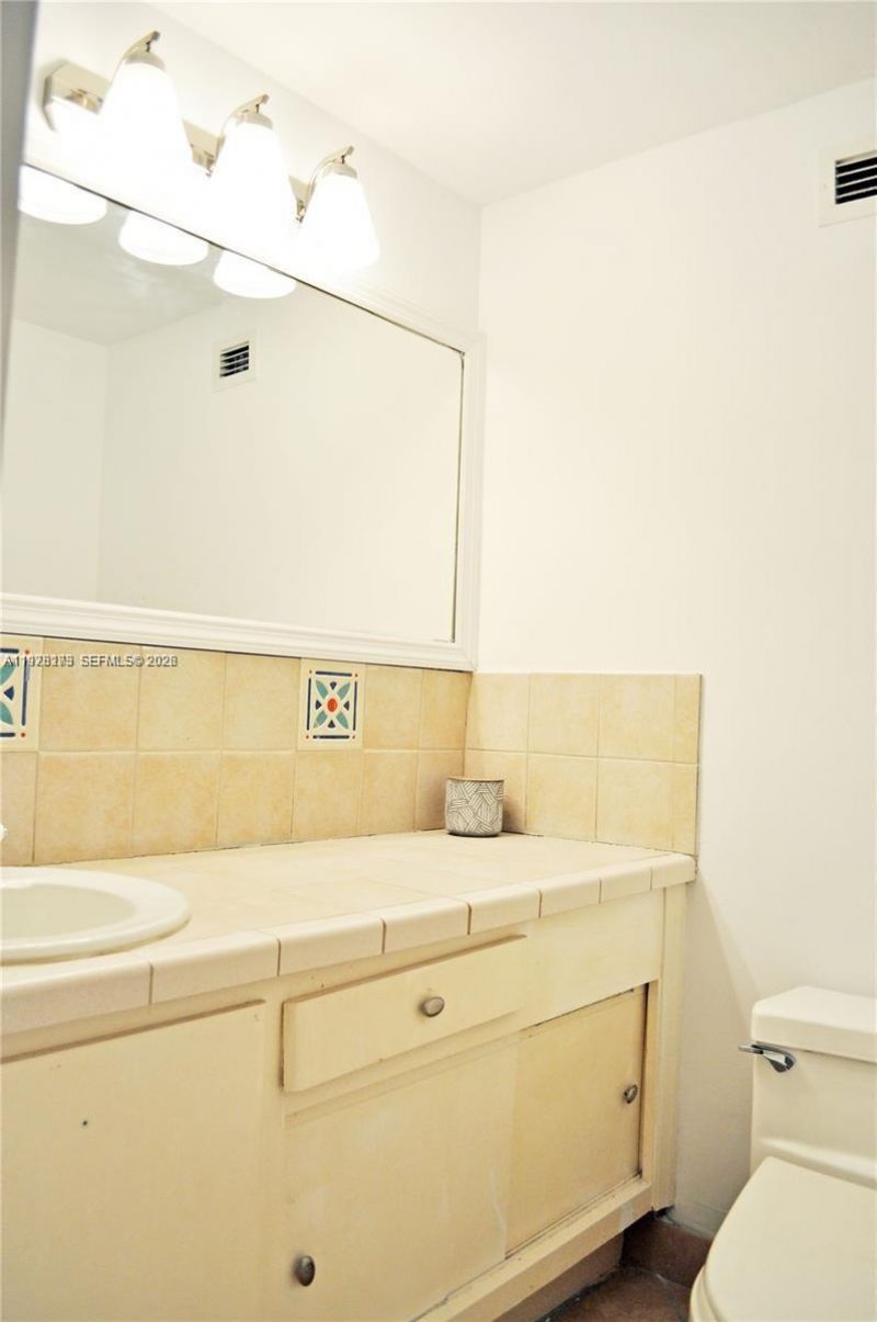 100 Lincoln Rd, Unit 441, Miami Beach, FL 33139 Photo