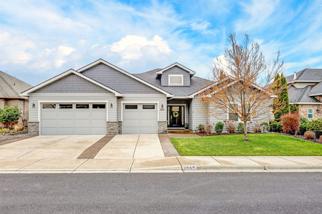 988 Pumpkin Ridge, Eagle Point, OR 97524 Main Photo