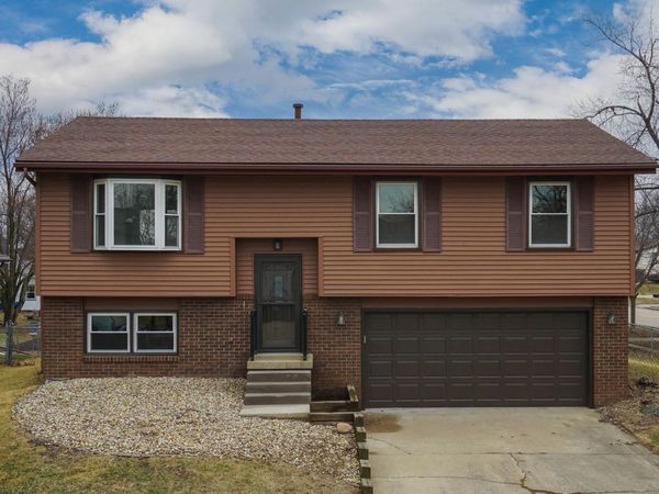 1 Sunshine Court , Bloomington, IL 61704