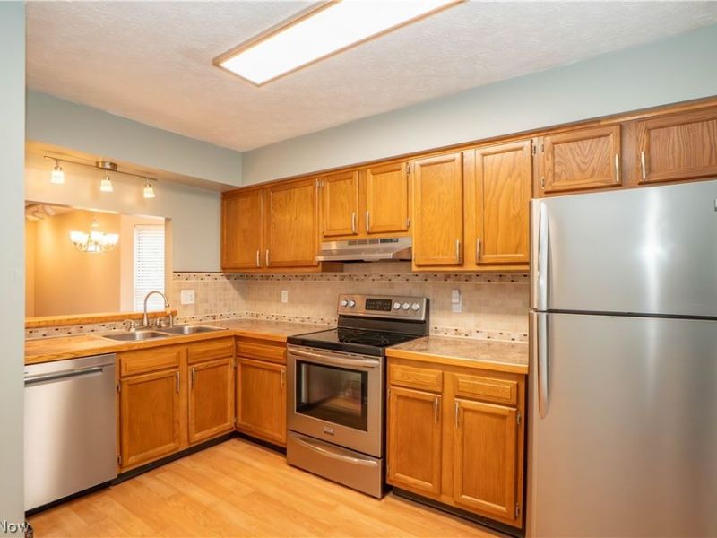 8010 Amberly Circle NW, North Canton, OH 44720 Photo 10