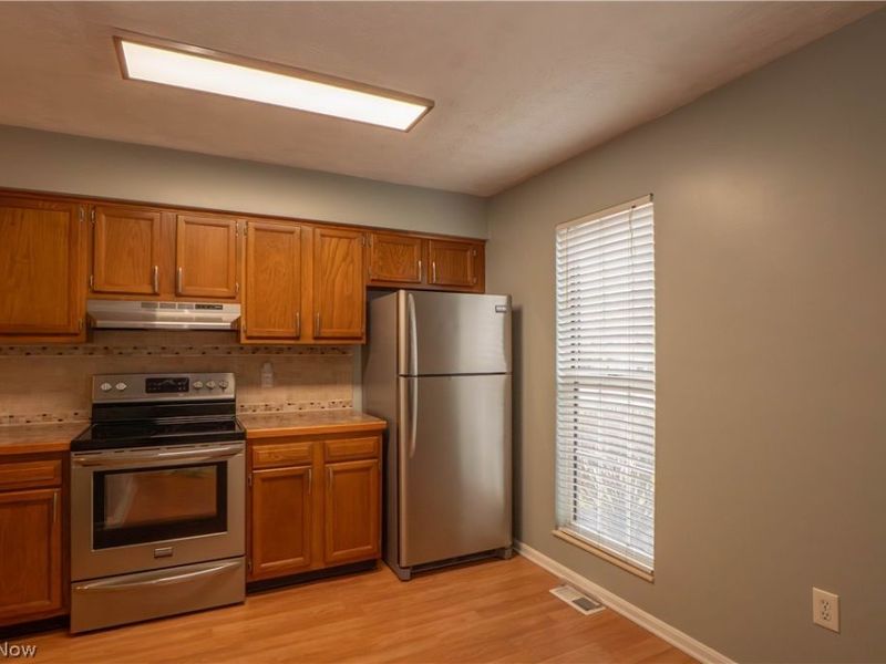 8010 Amberly Circle NW, North Canton, OH 44720 Photo 11