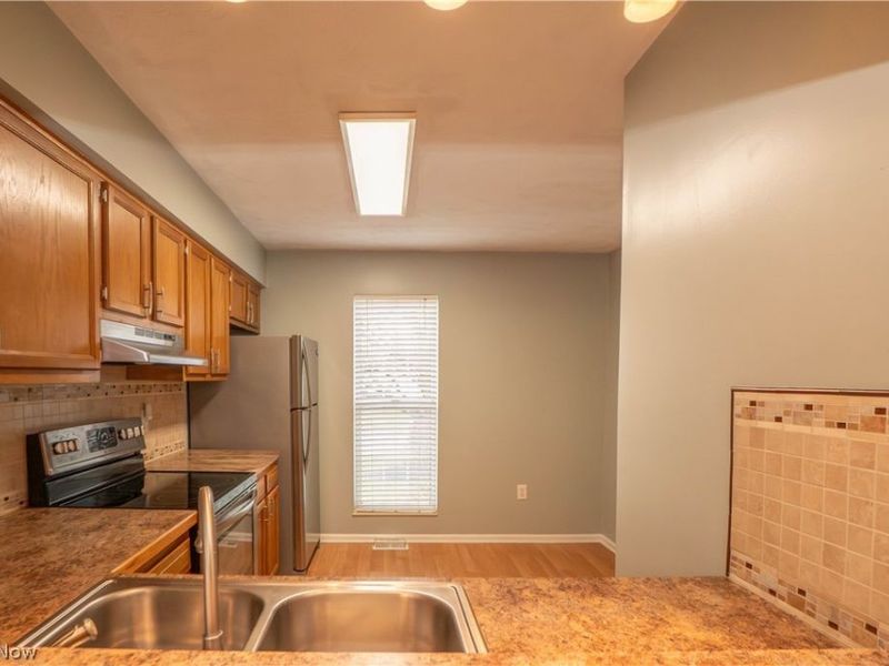 8010 Amberly Circle NW, North Canton, OH 44720 Photo 12