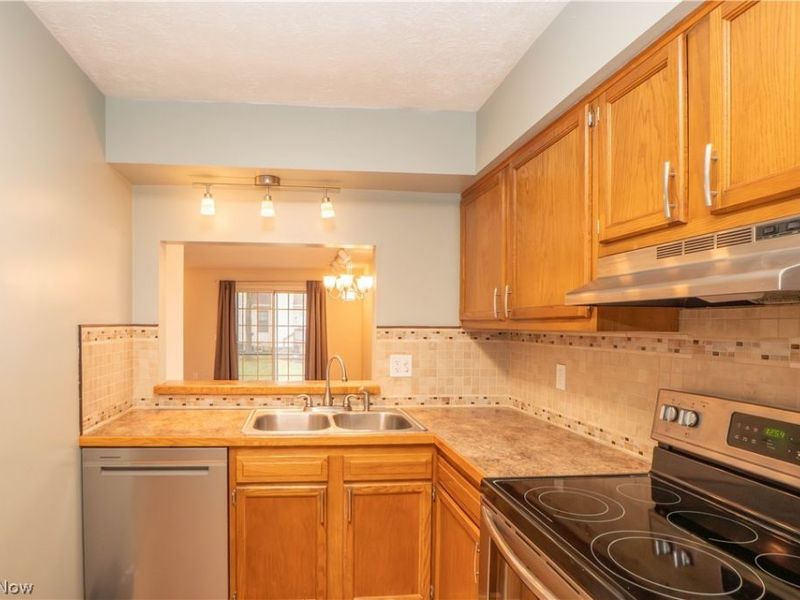 8010 Amberly Circle NW, North Canton, OH 44720 Photo 13