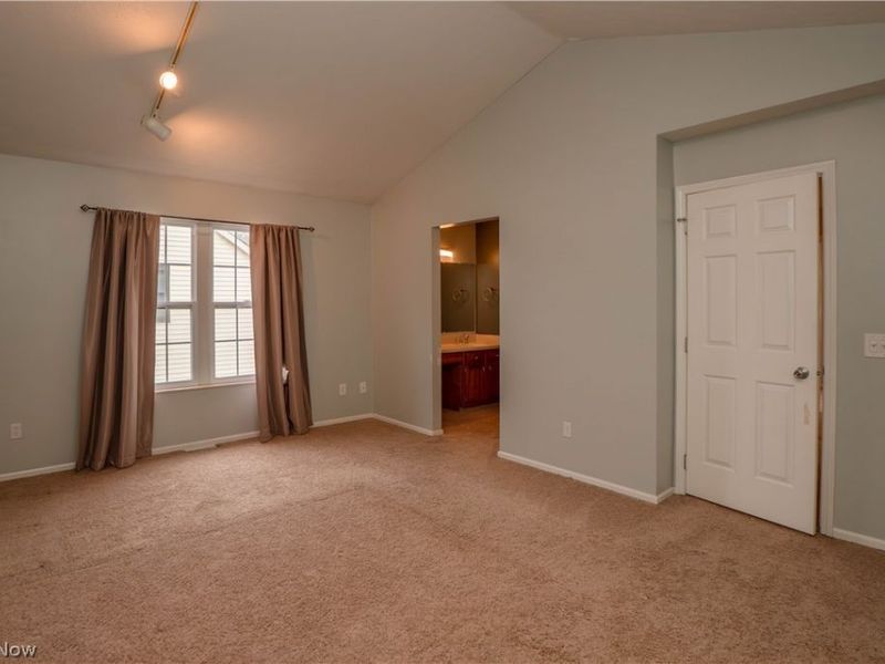 8010 Amberly Circle NW, North Canton, OH 44720 Photo 17