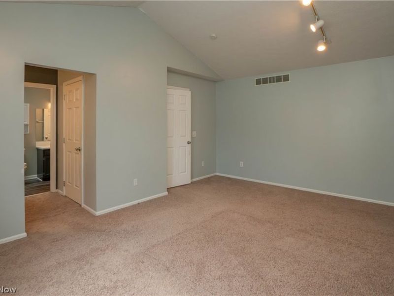 8010 Amberly Circle NW, North Canton, OH 44720 Photo 18