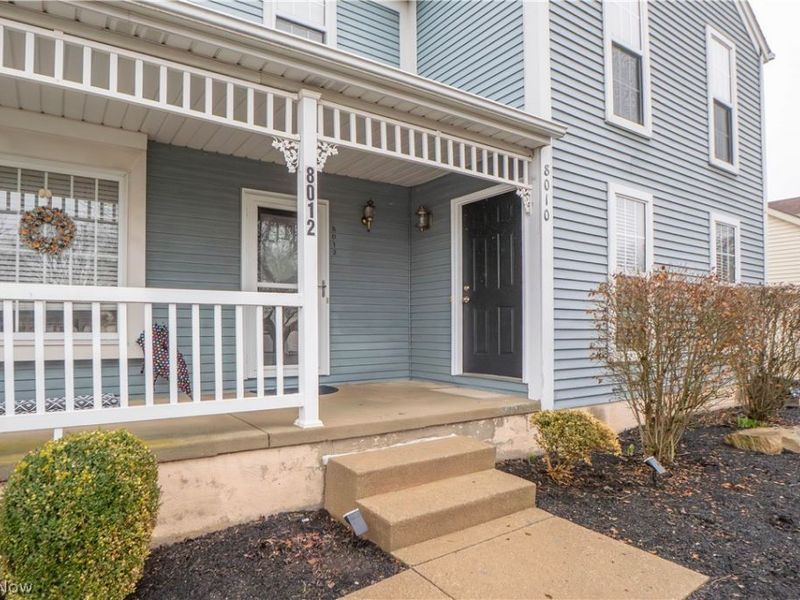 8010 Amberly Circle NW, North Canton, OH 44720 Photo 2